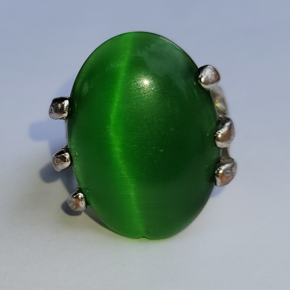 Vintage and handmade silver ring with a huge green stone size 8 - Picture 3 of 4